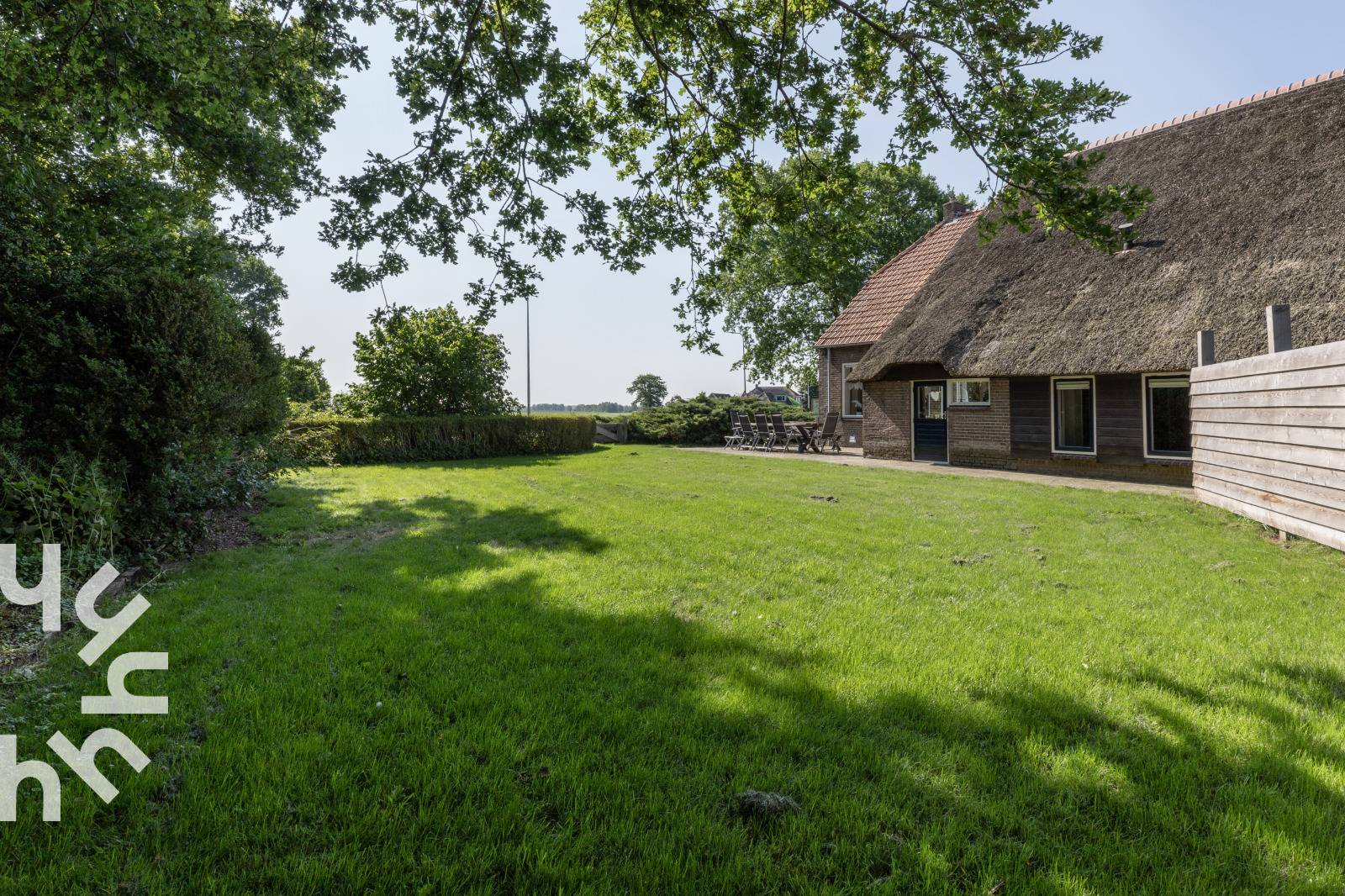 Omheinde tuin - Huisje huren Steenwijk